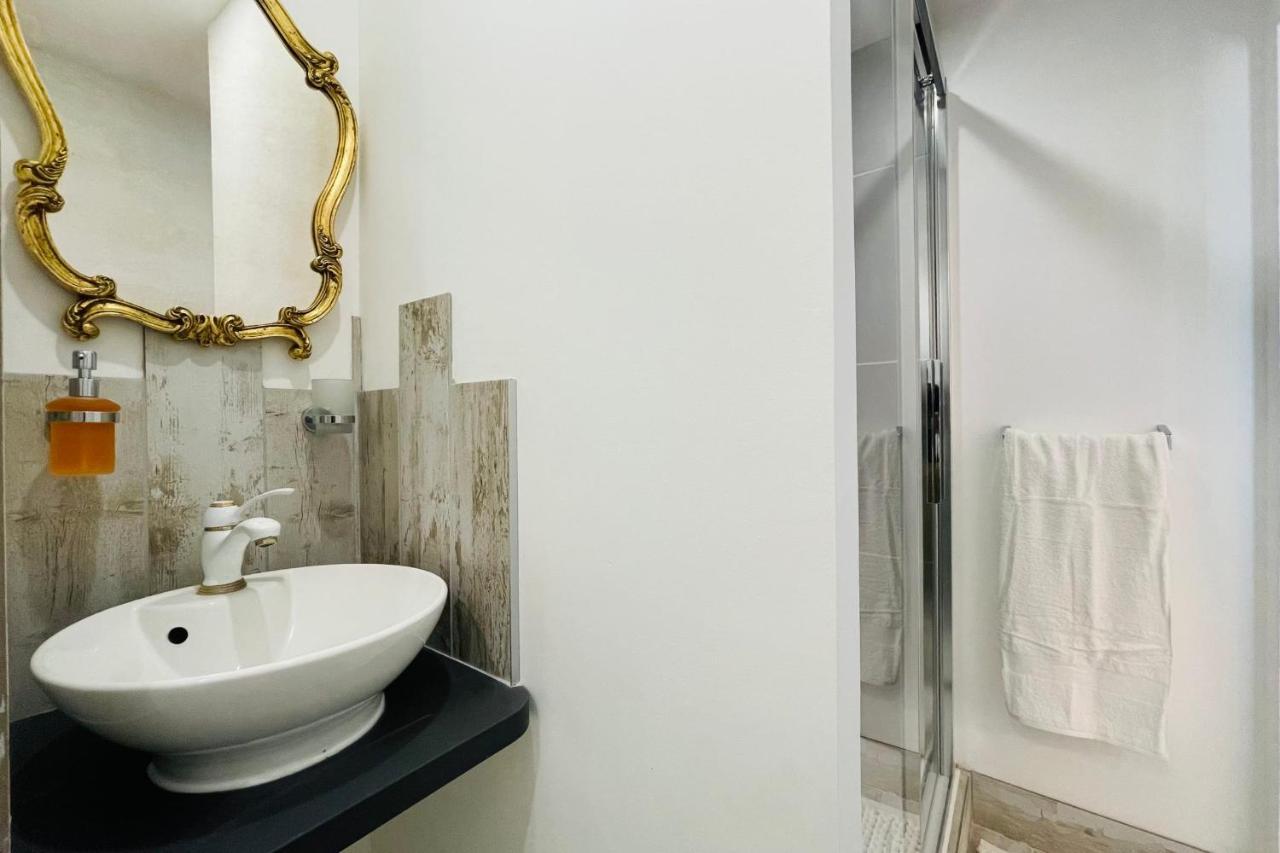 The Balzacienne Room In A Charming Mansion At The Gates Of Tours Saint-Avertin Exterior photo